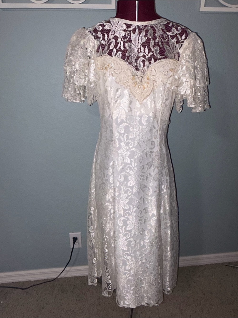 VTG 80s A La Carte California Lace flutter sleeve beaded front Dress
